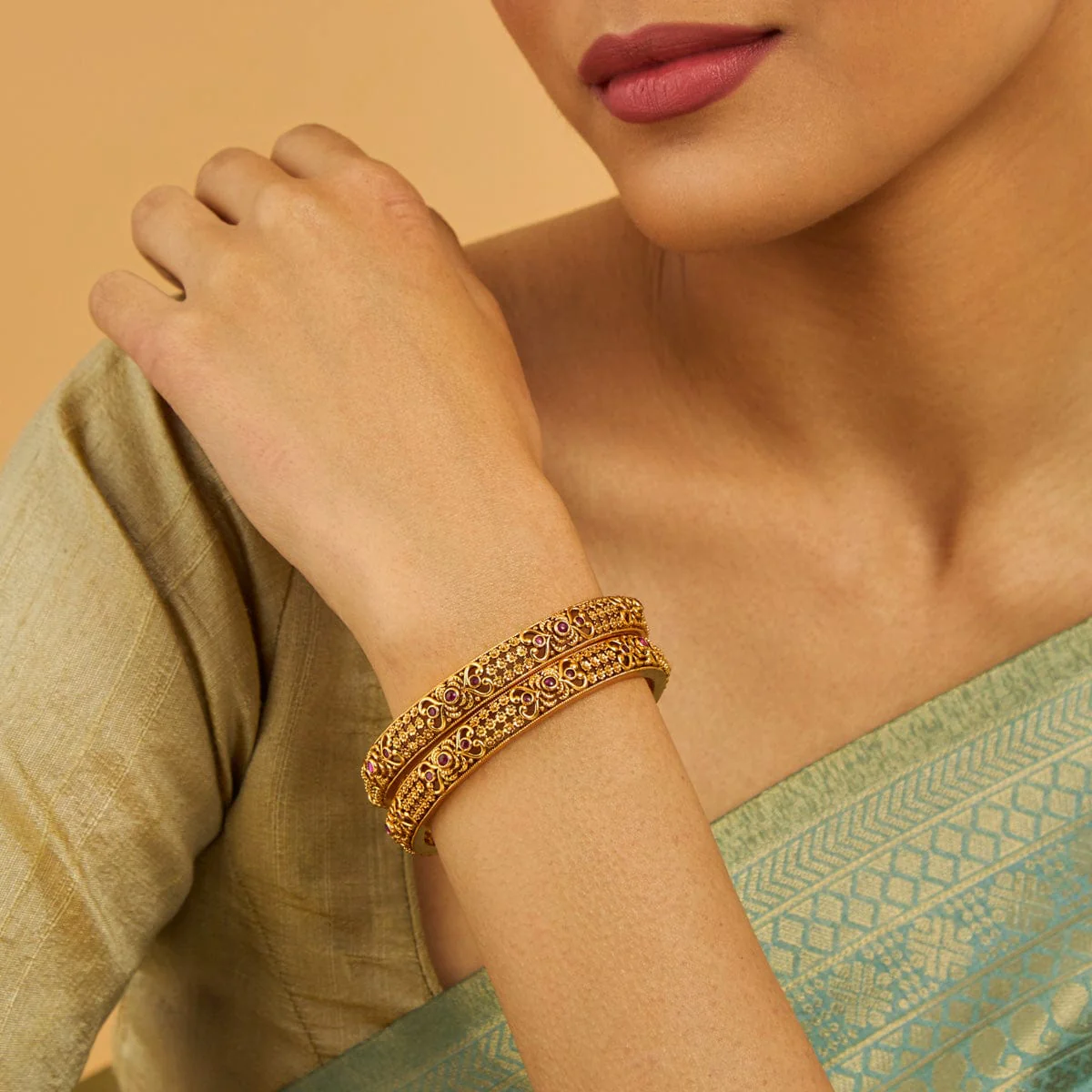 Antique Bangle 180552 - Image 2