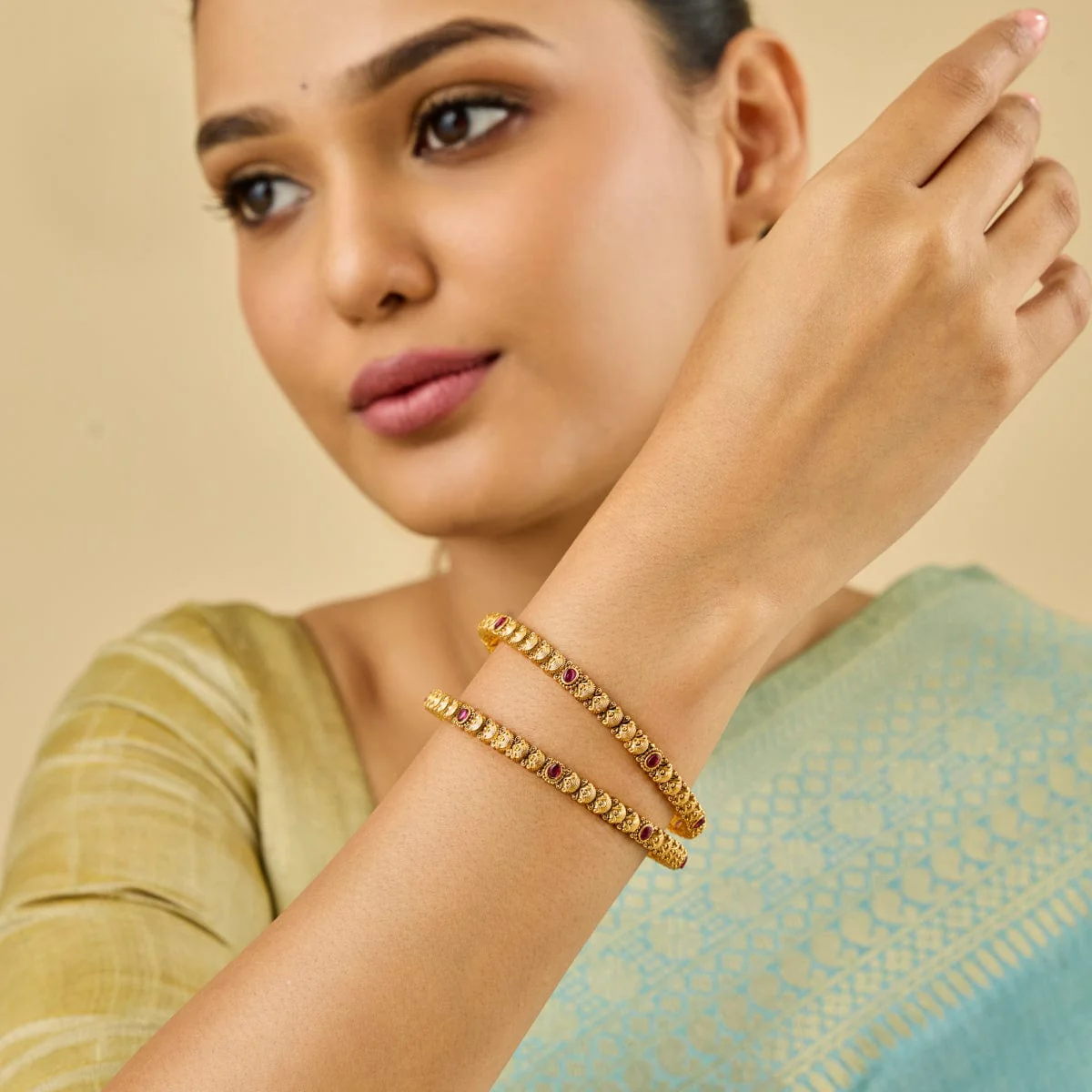 Antique Bangle 183278 - Image 3