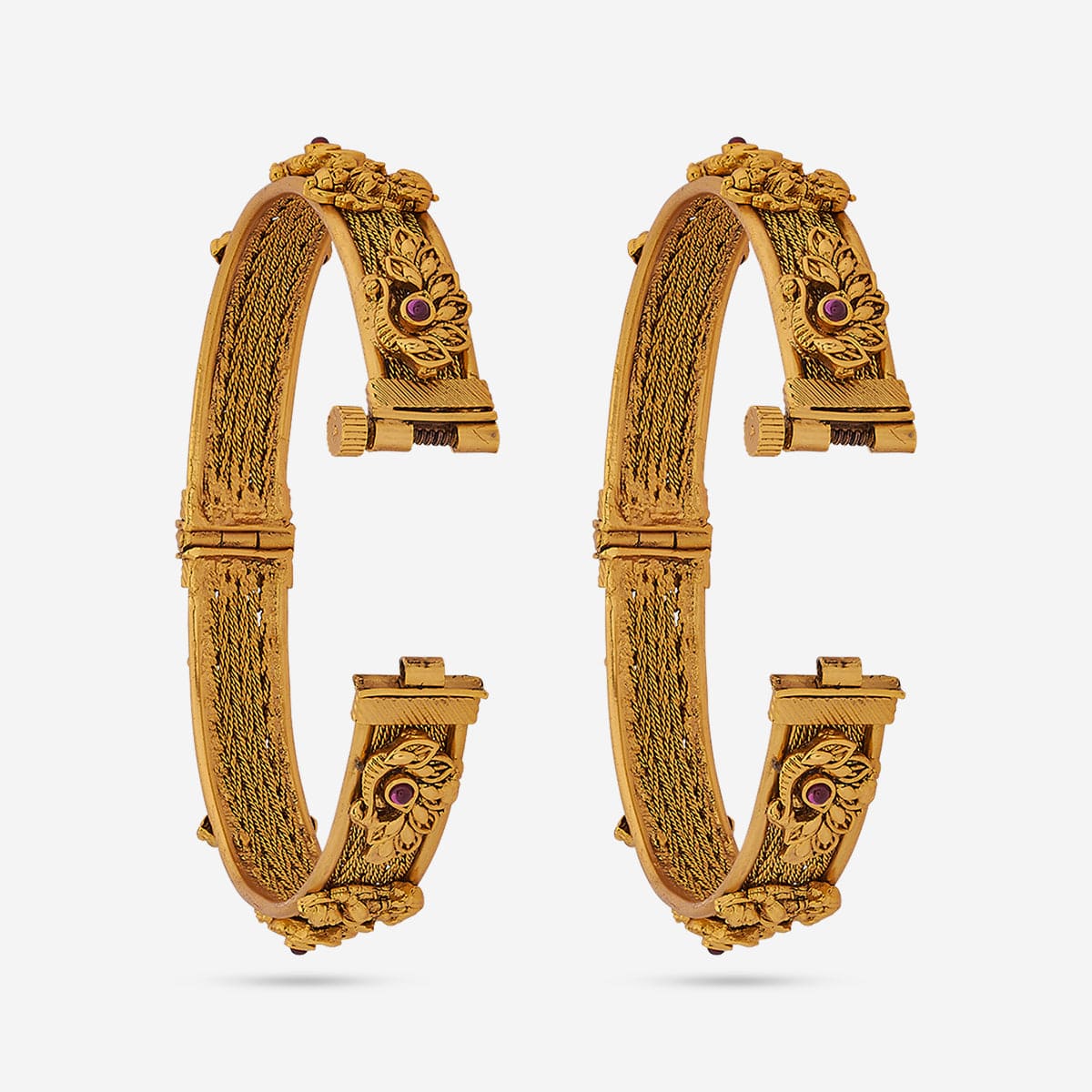 Antique Bangle 185375 - Image 3