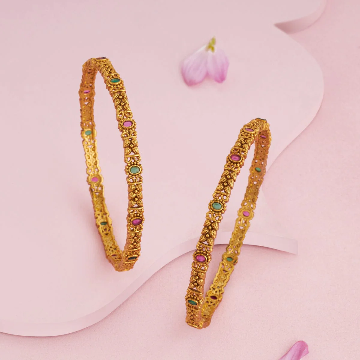 Antique Bangle 187985 - Image 2