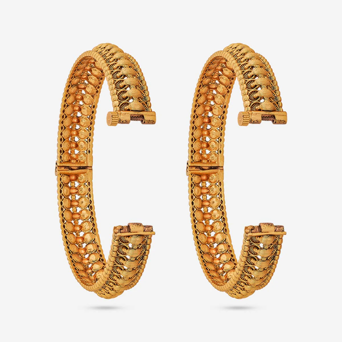 Antique Bangle 188136 - Image 3