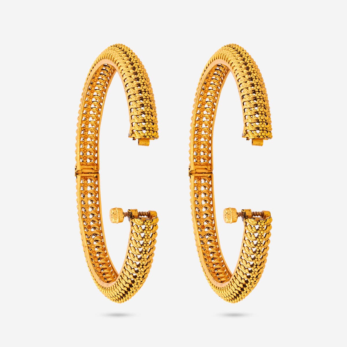 Antique Bangle 188700 - Image 3