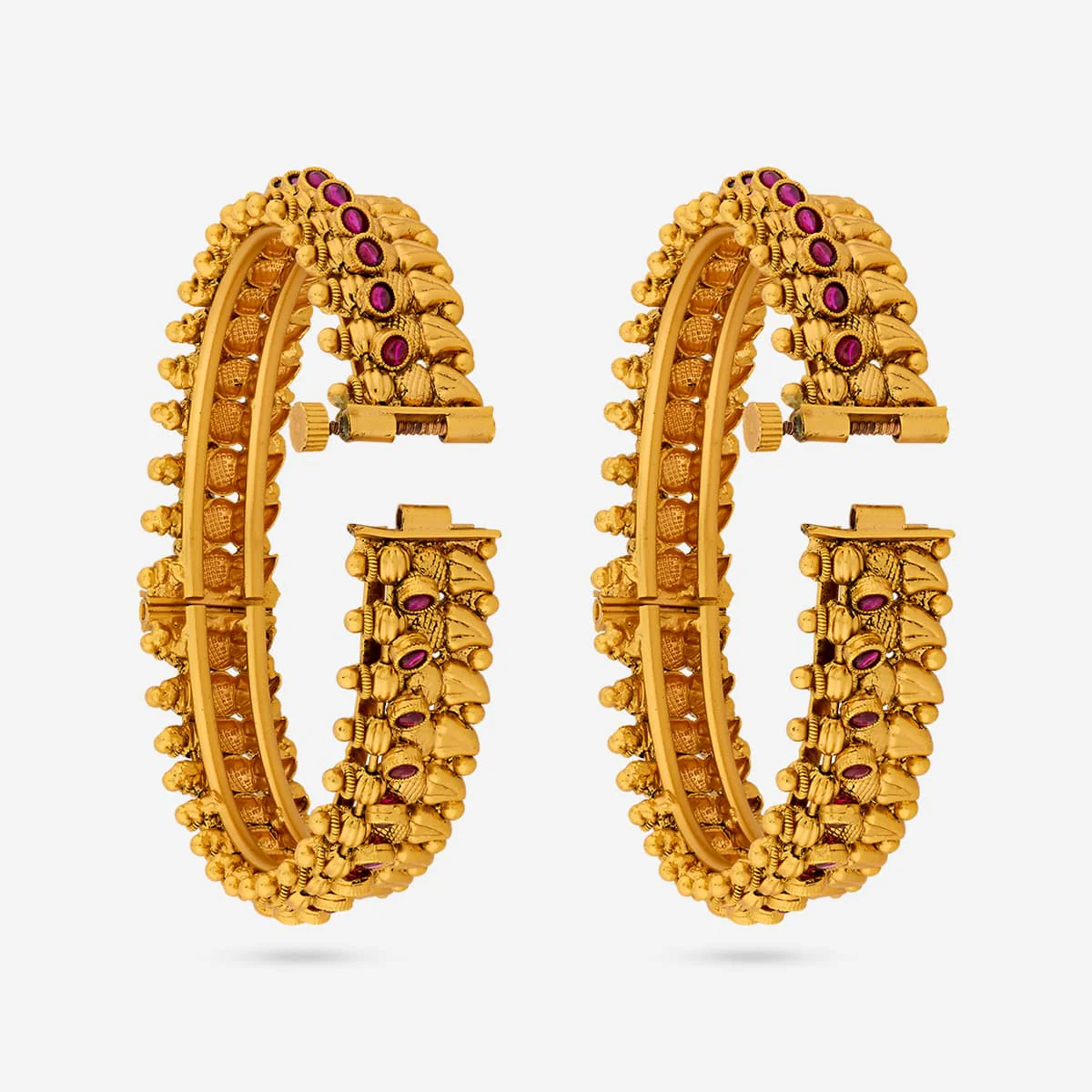 Antique Bangle 188968 - Image 4