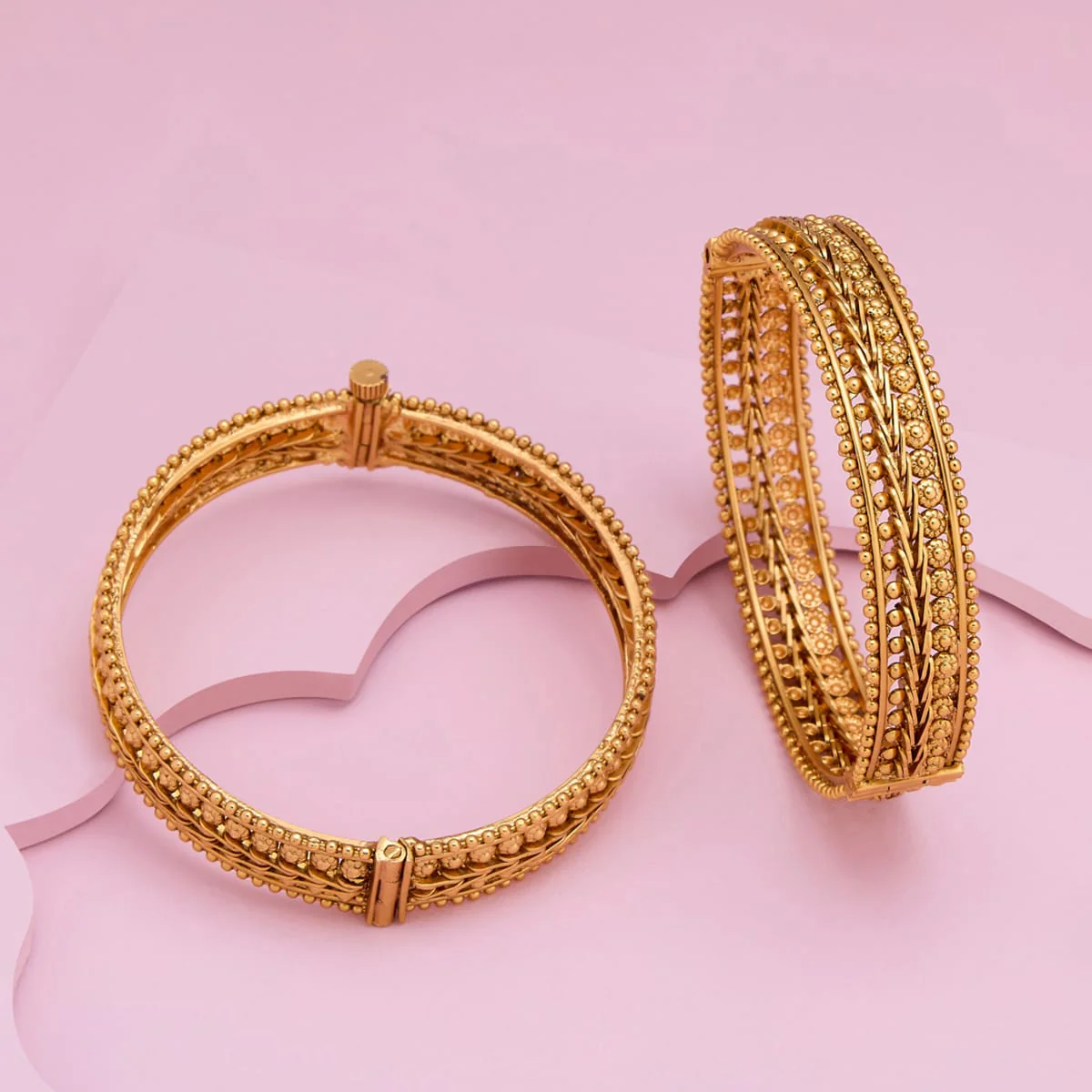 Antique Bangle 188969 - Image 2