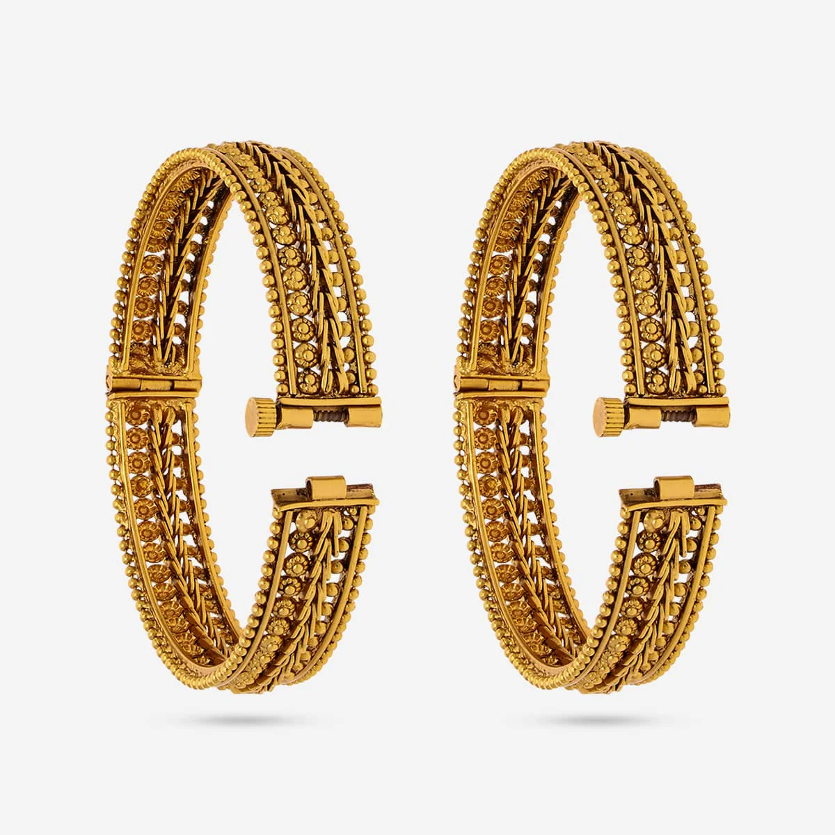 Antique Bangle 188969 - Image 3