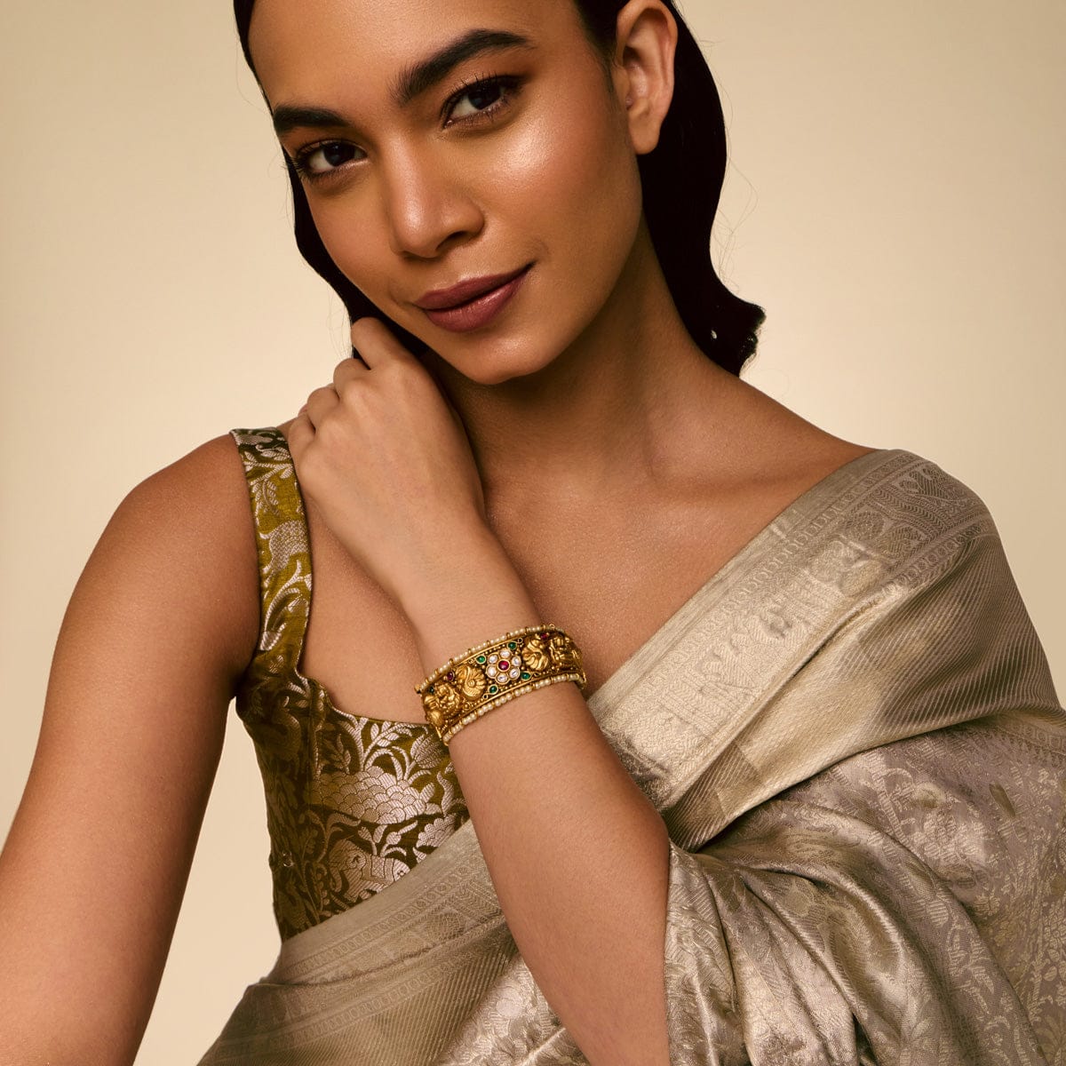 Antique Bangle 193972 - Image 3
