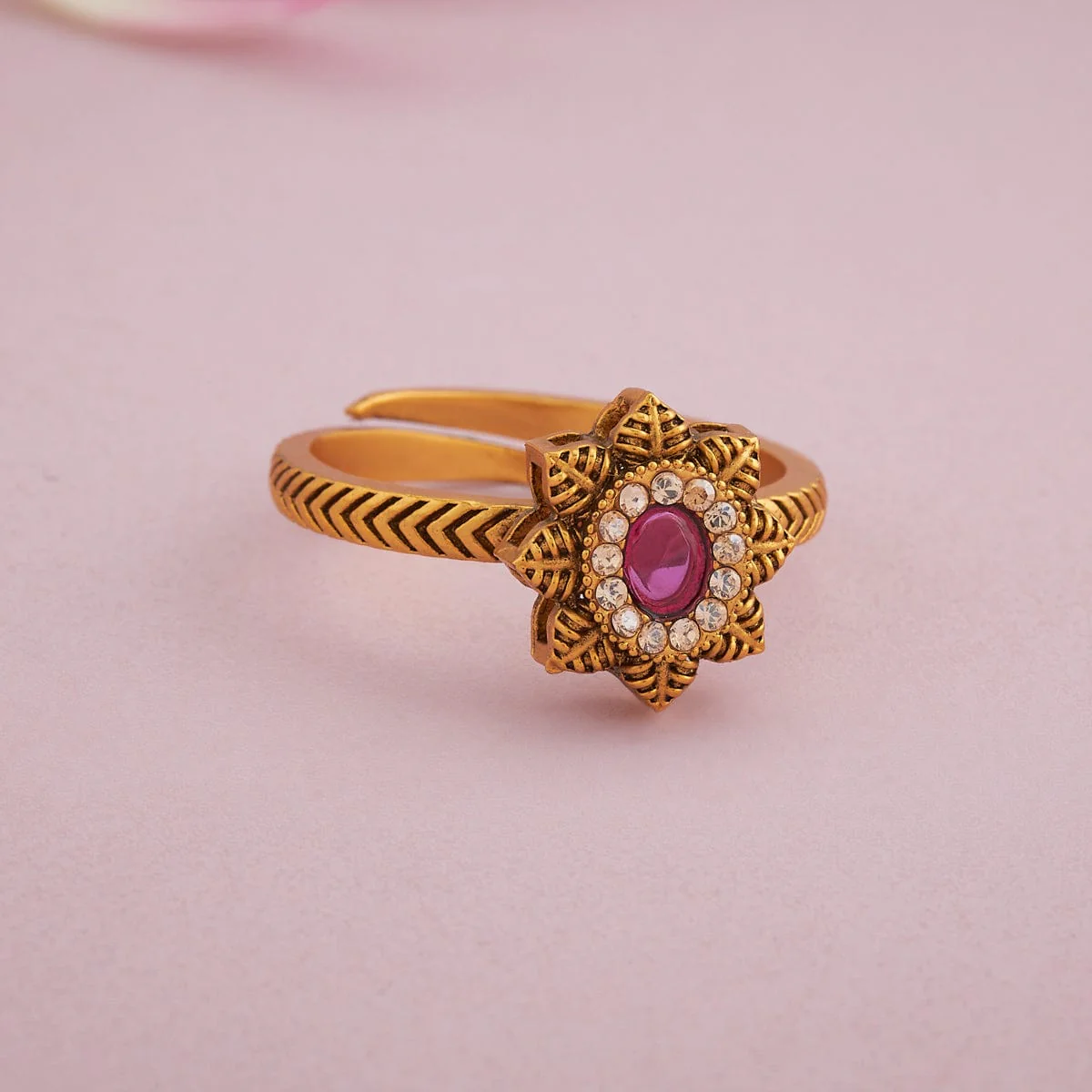 Antique Finger Ring 184953 - Image 2