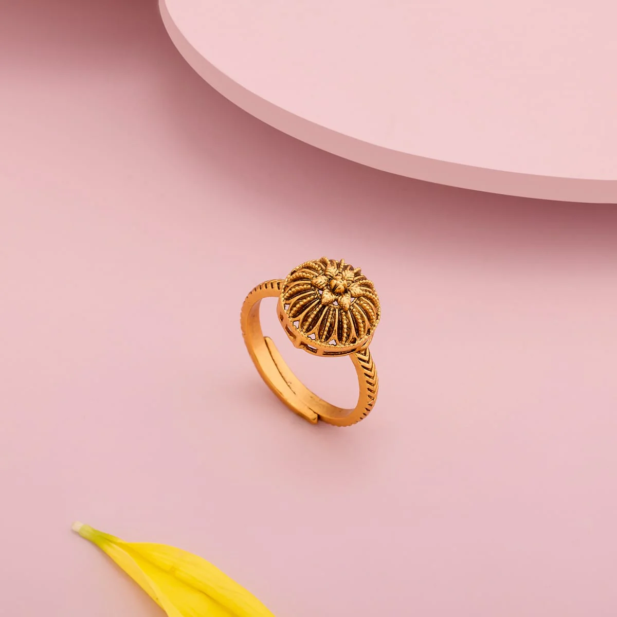 Antique Finger Ring 199274 - Image 2