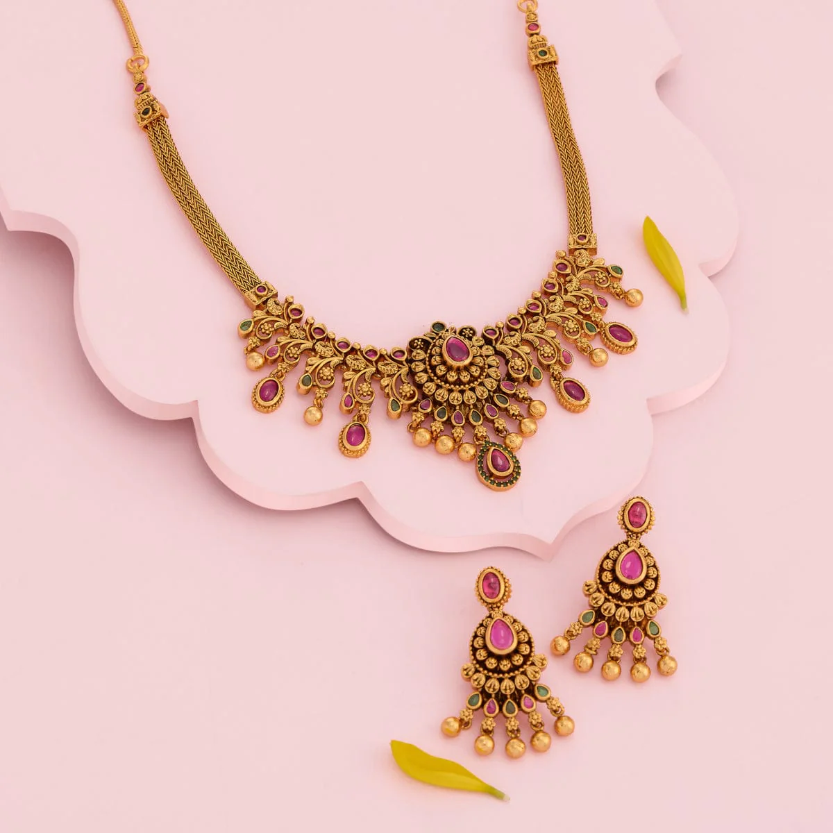 Antique Necklace 191129 - Image 2