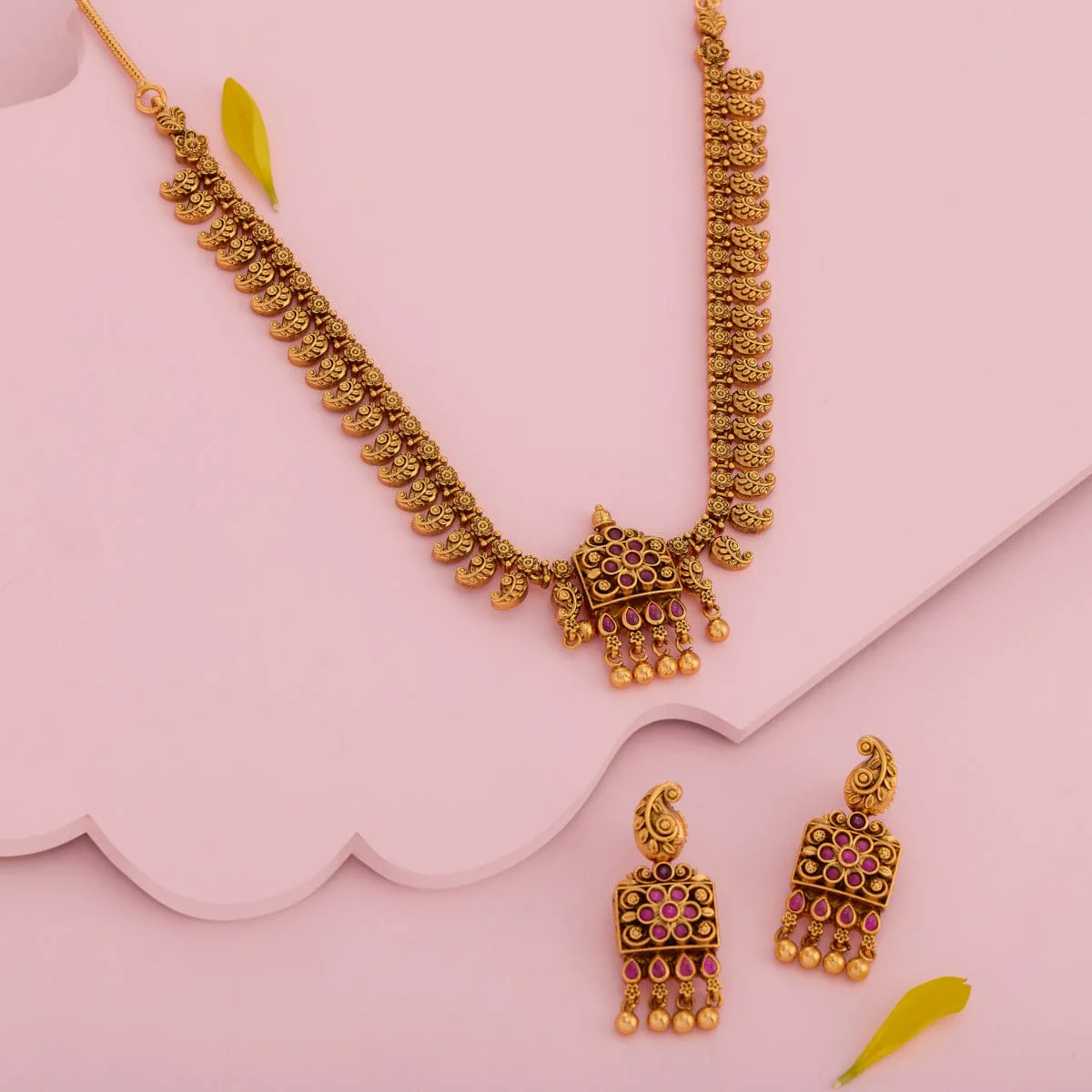 Antique Necklace 191130 - Image 2