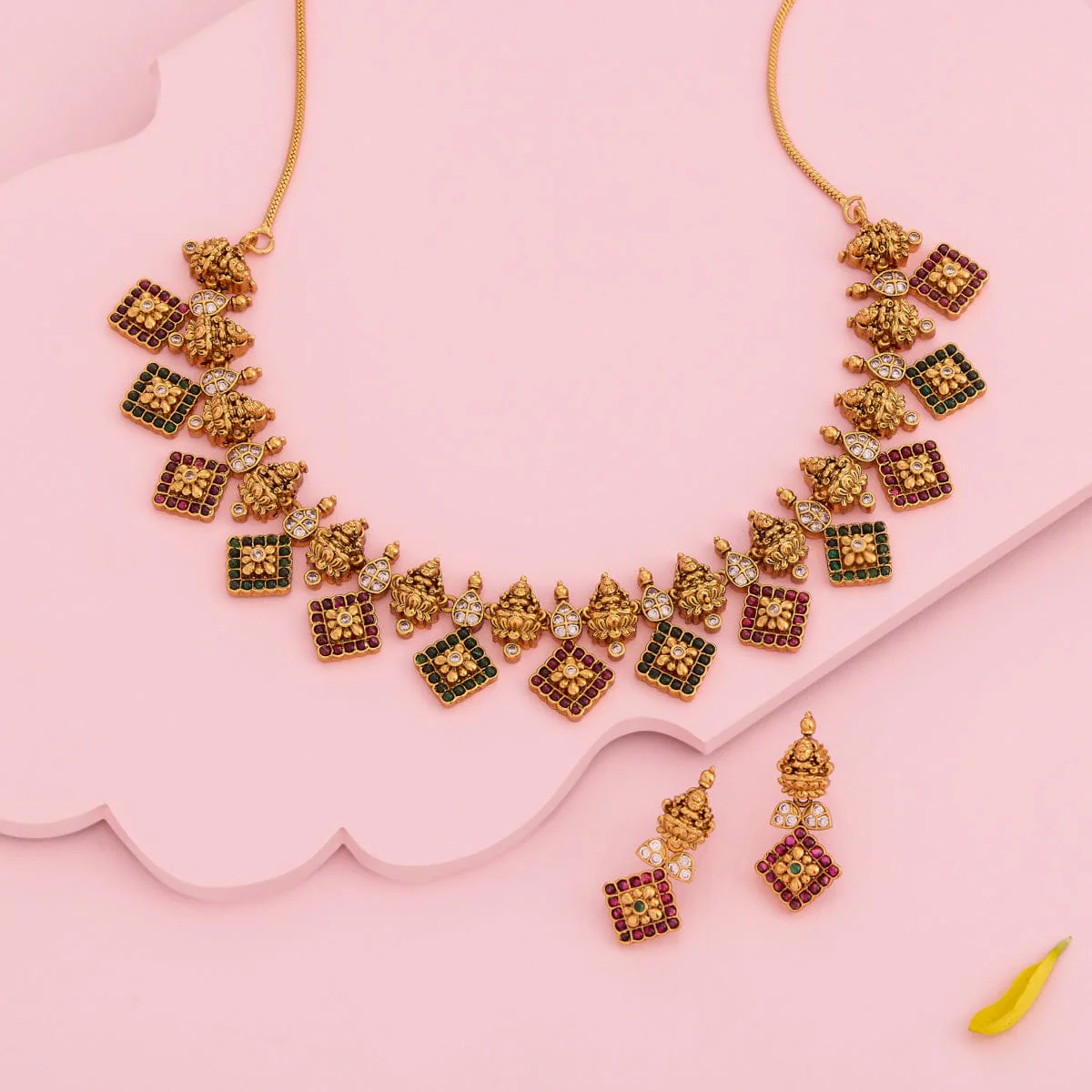 Antique Necklace 191134 - Image 2