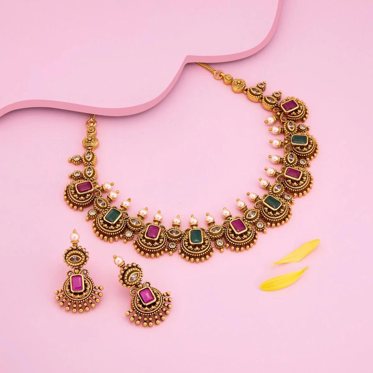 Antique Necklace 193579 - Image 2