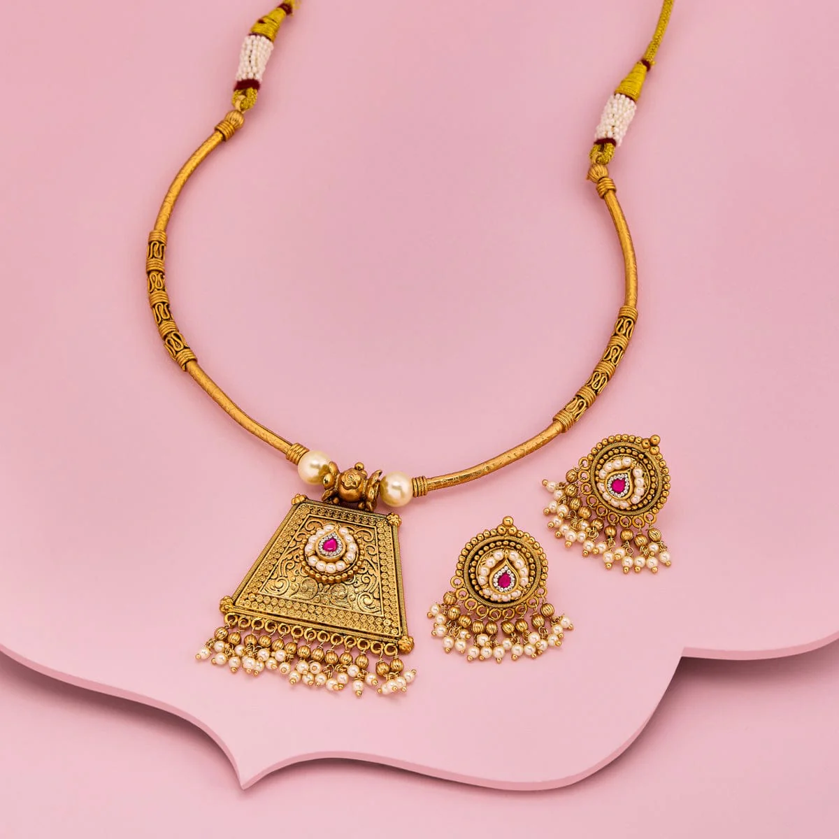 Antique Necklace 193991 - Image 2