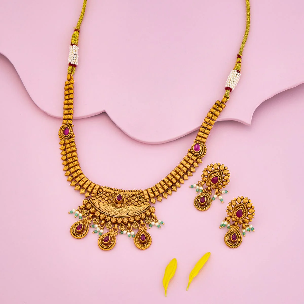 Antique Necklace 196646 - Image 2