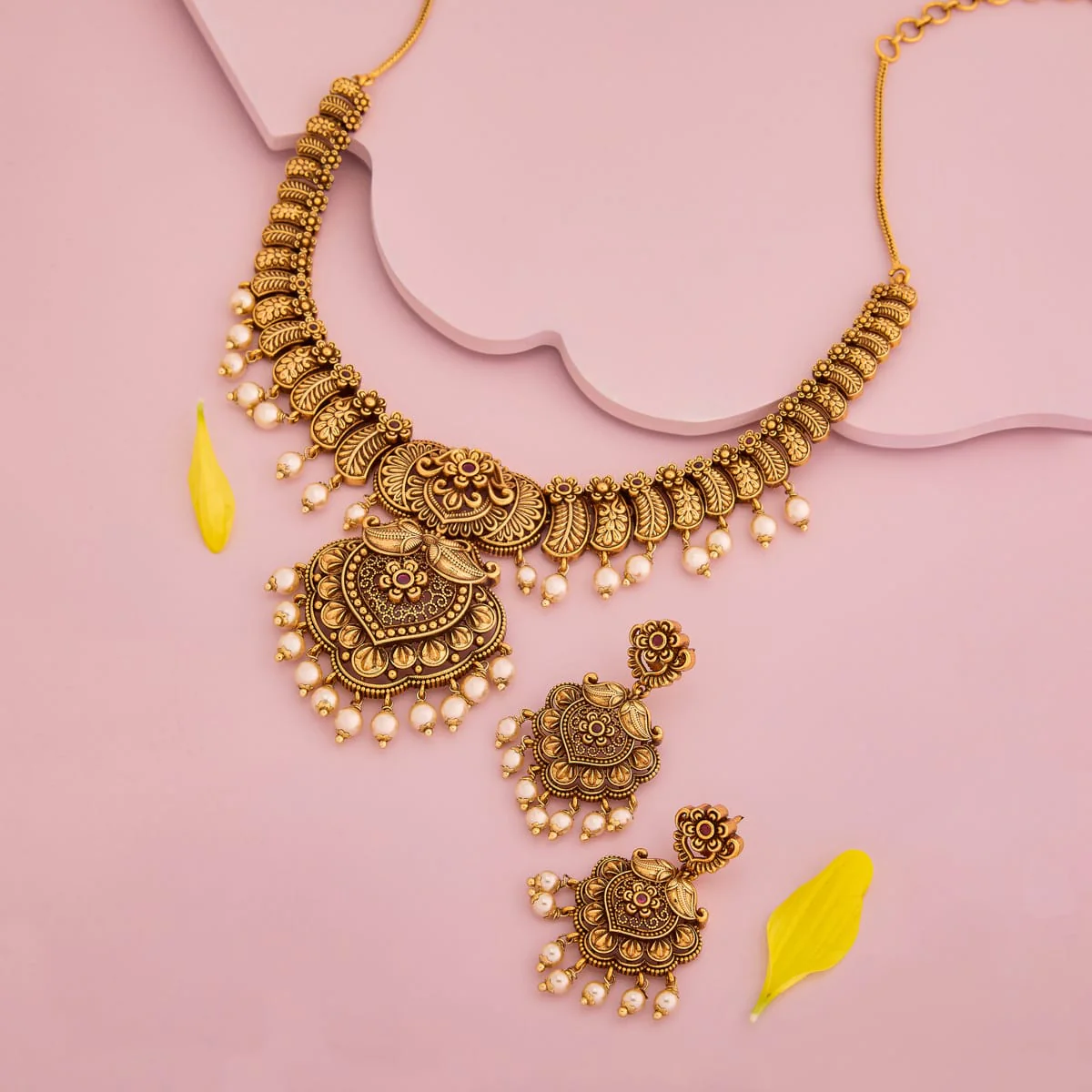 Antique Necklace 197353 - Image 2