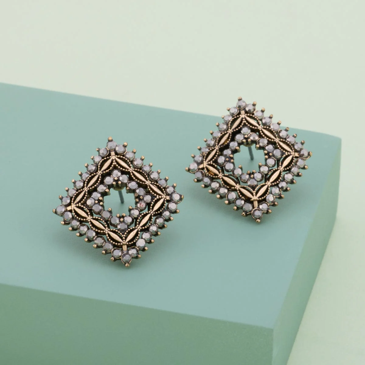 Trendy Earring 189865 - Image 4